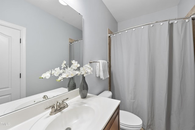 bathroom with toilet, a shower with shower curtain, and vanity