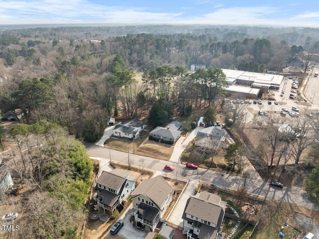 birds eye view of property featuring a forest view