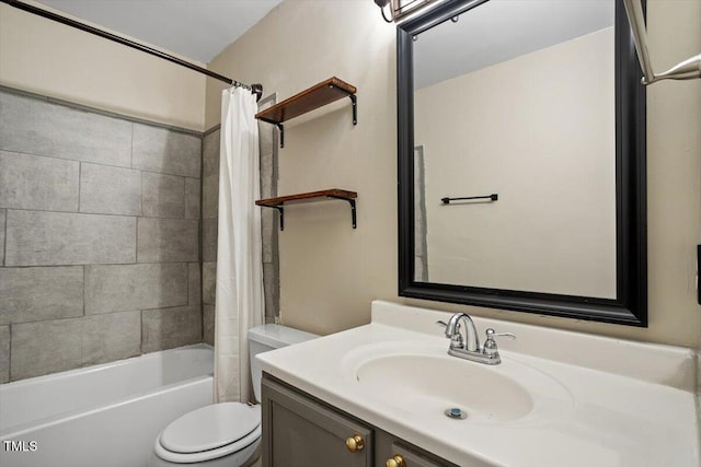 full bath with shower / bath combination with curtain, vanity, and toilet