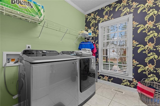 laundry room with crown molding, visible vents, a textured ceiling, laundry area, and independent washer and dryer