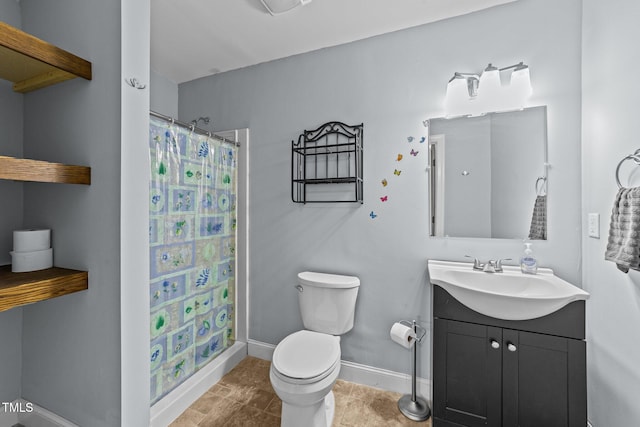 bathroom featuring a shower with curtain, baseboards, toilet, and vanity