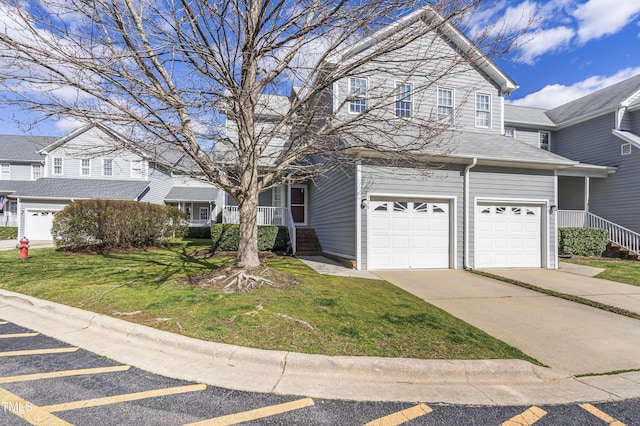 view of front of property featuring a front lawn