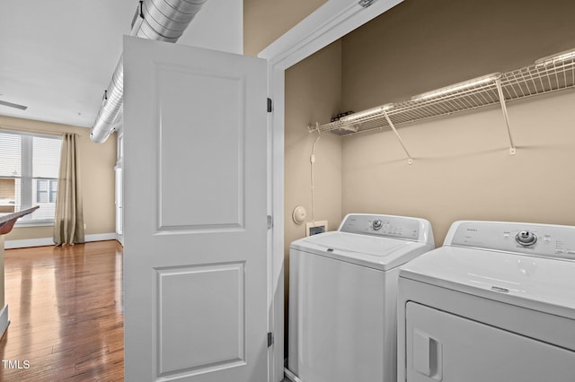 laundry area featuring laundry area, independent washer and dryer, baseboards, and wood finished floors