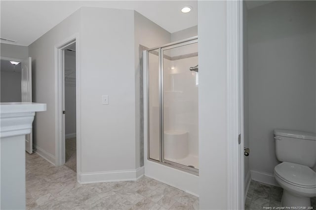 full bathroom with baseboards, visible vents, a shower stall, and toilet