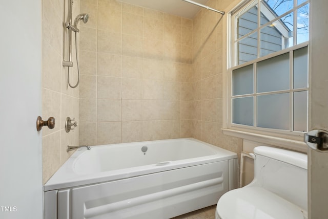 bathroom featuring toilet and washtub / shower combination