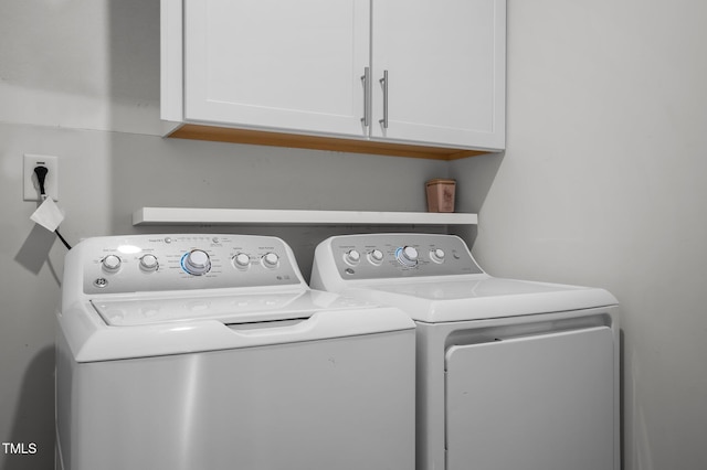 laundry room featuring cabinet space and washer and clothes dryer