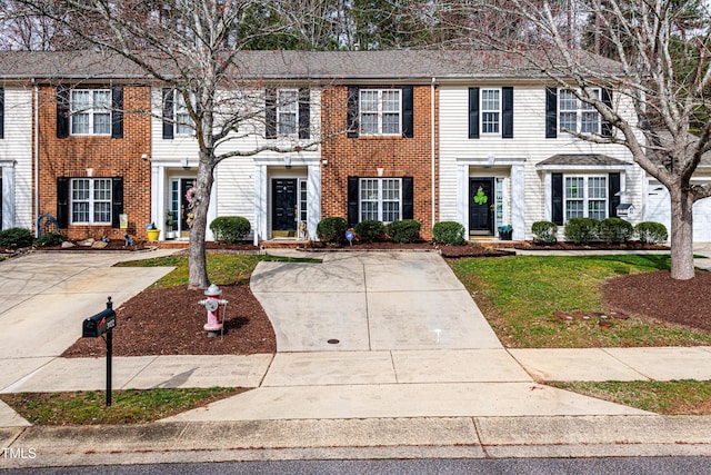 view of front facade with brick siding