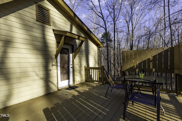 deck with outdoor dining space