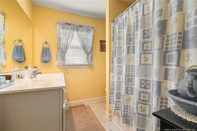 full bathroom with a shower with shower curtain, vanity, and baseboards