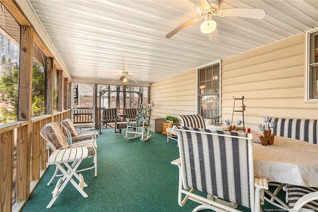 sunroom / solarium featuring a ceiling fan