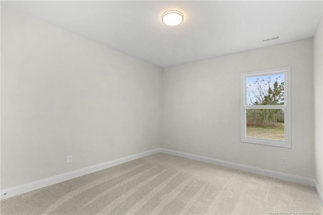 unfurnished room featuring light carpet, visible vents, and baseboards