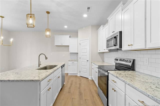 kitchen featuring light wood-style flooring, a sink, visible vents, white cabinetry, and appliances with stainless steel finishes