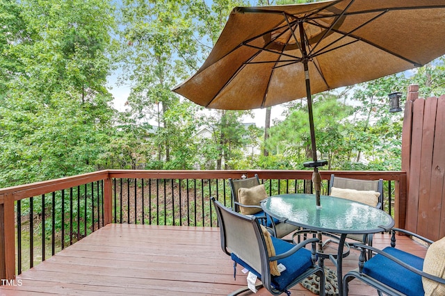 deck with outdoor dining area