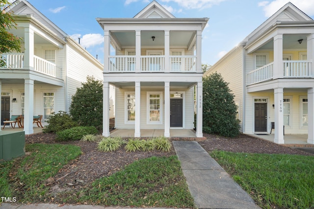 greek revival inspired property featuring a porch