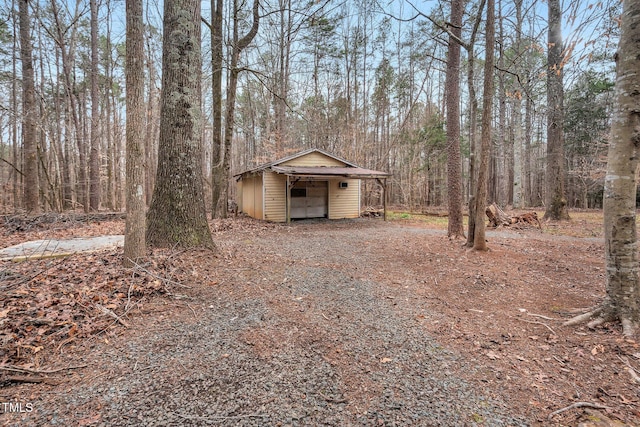 view of outdoor structure with an outbuilding