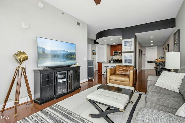 living area featuring recessed lighting, visible vents, baseboards, and wood finished floors