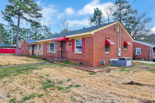 view of front of property featuring crawl space, a front lawn, and brick siding