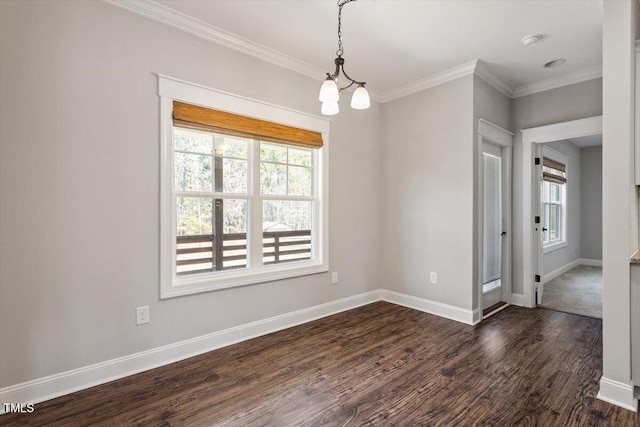 spare room featuring an inviting chandelier, baseboards, dark wood finished floors, and ornamental molding