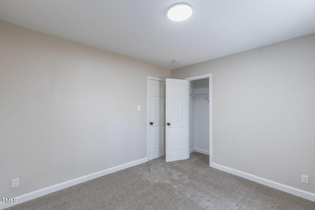 unfurnished bedroom featuring a closet, carpet flooring, and baseboards