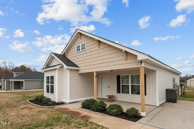 view of front of home featuring covered porch and a front lawn