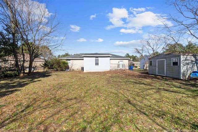 view of yard featuring an outdoor structure and a shed