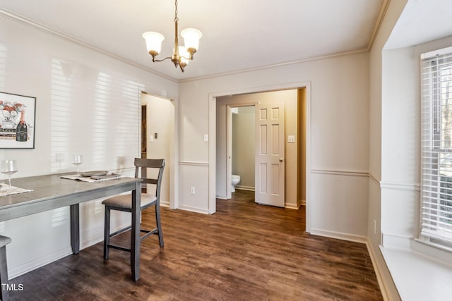 office featuring ornamental molding, dark wood-style flooring, a chandelier, and baseboards