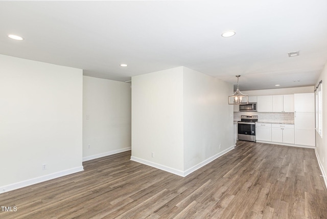 unfurnished living room featuring recessed lighting, baseboards, and light wood-style flooring