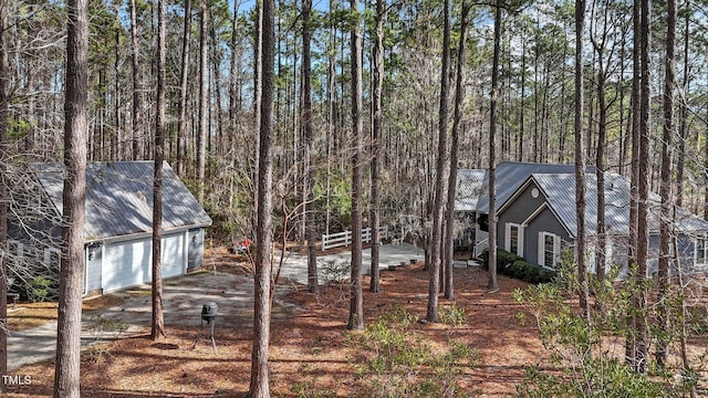 view of yard featuring an outbuilding and a view of trees