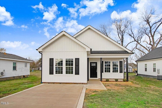 view of front of home featuring a front lawn and central AC unit