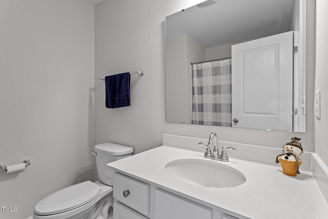 full bath featuring curtained shower, toilet, and vanity