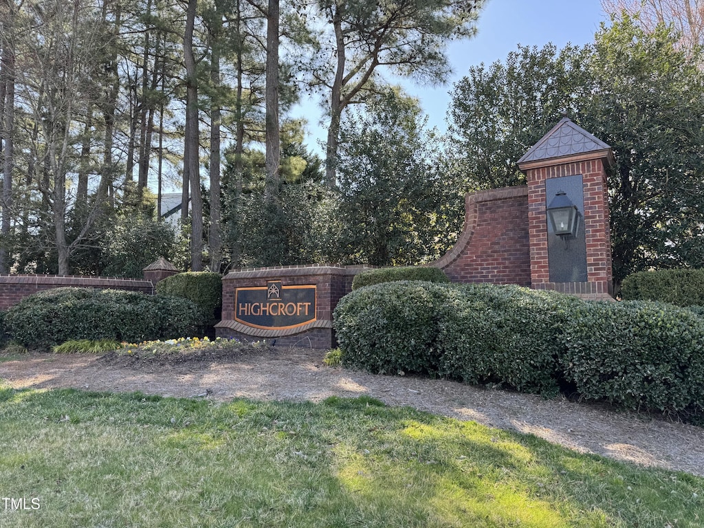 view of community / neighborhood sign