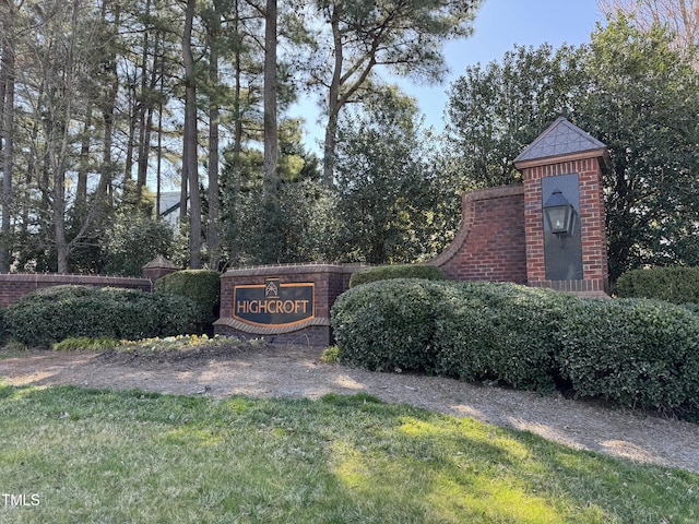 view of community / neighborhood sign