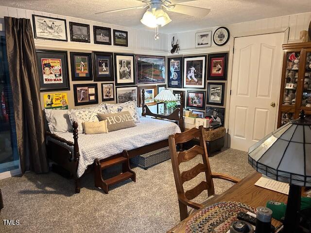 bedroom featuring carpet floors and a textured ceiling