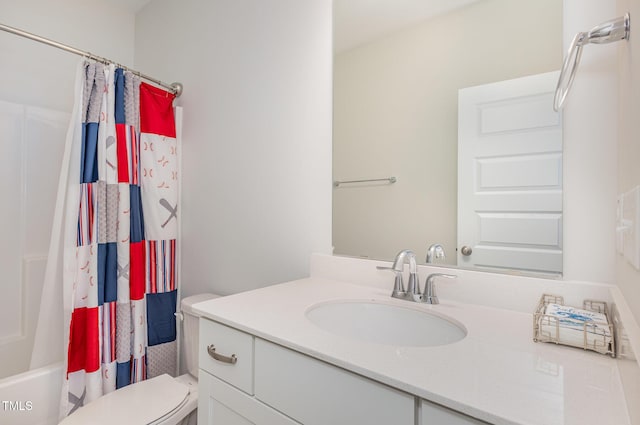 full bathroom featuring toilet, shower / tub combo with curtain, and vanity