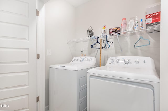 laundry room with laundry area and washer and clothes dryer