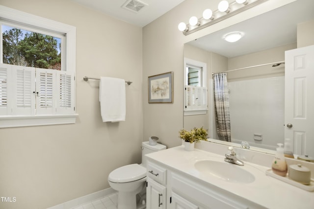 full bathroom featuring toilet, a shower with shower curtain, plenty of natural light, and visible vents