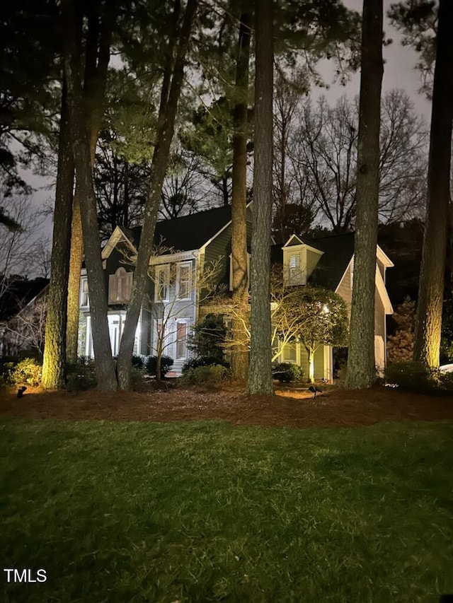 view of front of house with a front lawn