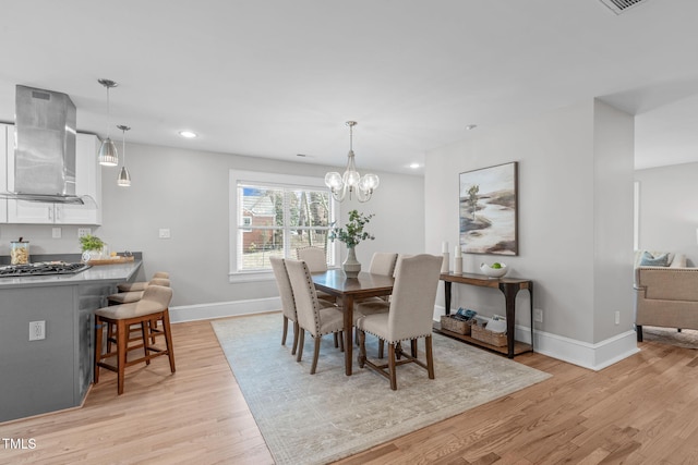 dining area featuring an inviting chandelier, recessed lighting, light wood-style floors, and baseboards