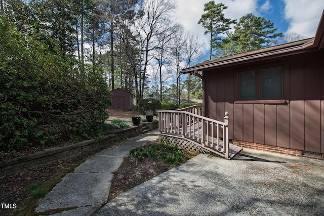 view of yard with an outdoor structure and a storage unit