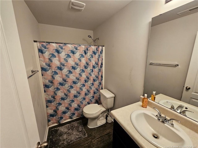 full bathroom with visible vents, toilet, vanity, and a shower with curtain