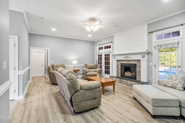 living room featuring a ceiling fan, light wood-style floors, and ornamental molding