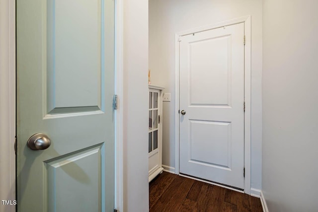 entryway featuring baseboards and dark wood-style flooring