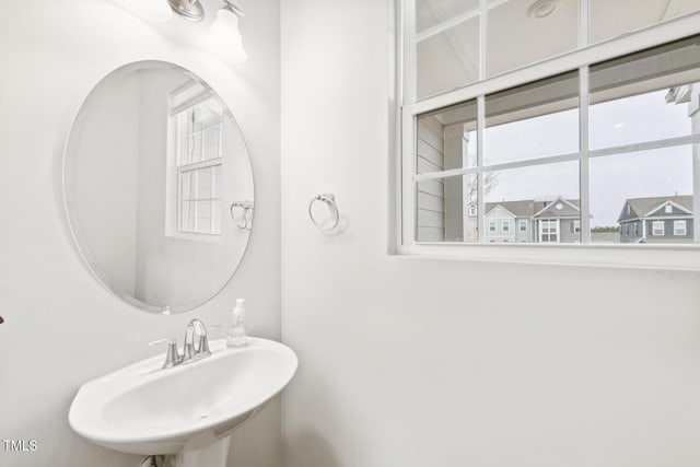 bathroom featuring a sink