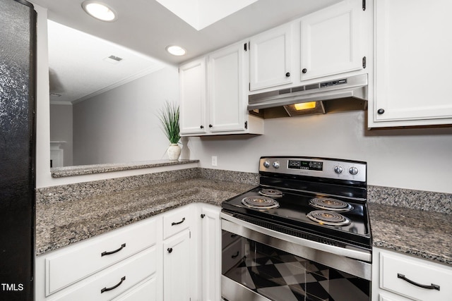 kitchen featuring visible vents, crown molding, under cabinet range hood, stainless steel electric stove, and white cabinetry