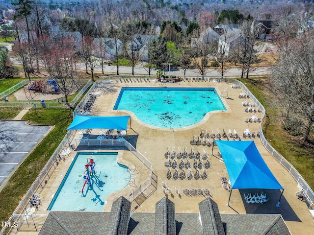 view of swimming pool