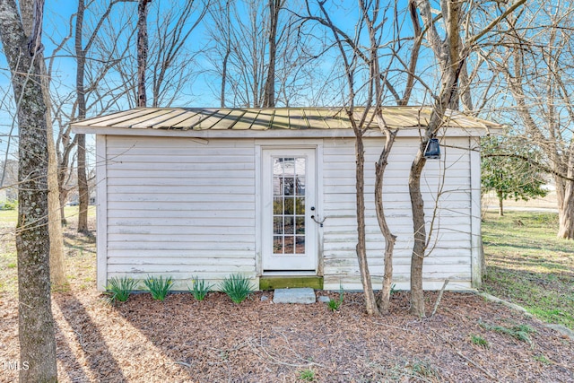 view of outbuilding with an outbuilding