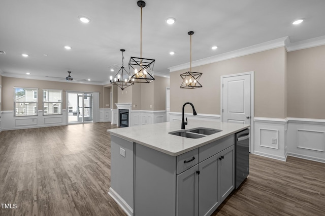 kitchen featuring dark wood finished floors, recessed lighting, a center island with sink, and a sink