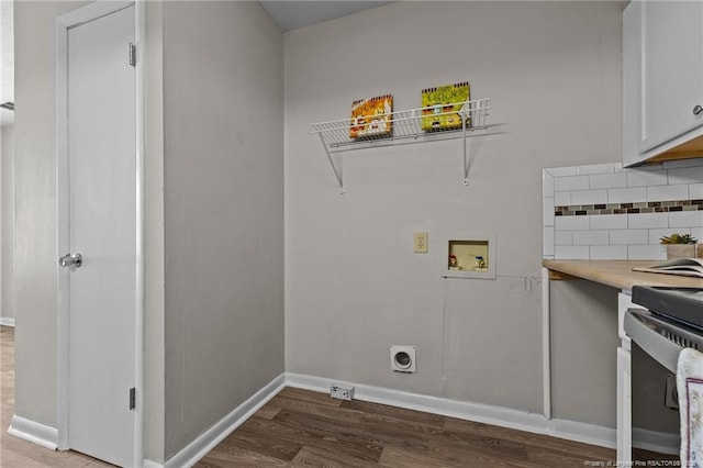 laundry room featuring baseboards, laundry area, hookup for a washing machine, wood finished floors, and hookup for an electric dryer