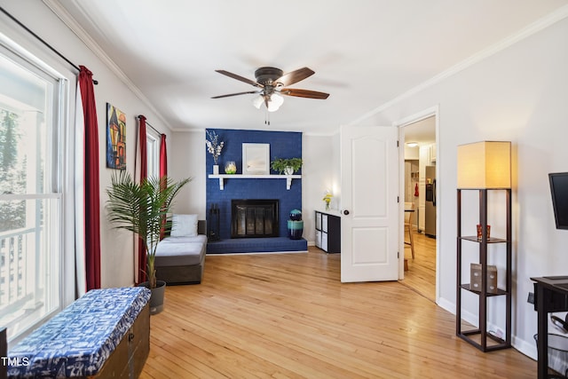 sitting room featuring crown molding, light wood-type flooring, and ceiling fan