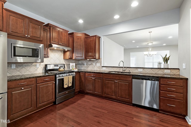 kitchen featuring a sink, stainless steel appliances, dark wood-type flooring, and under cabinet range hood